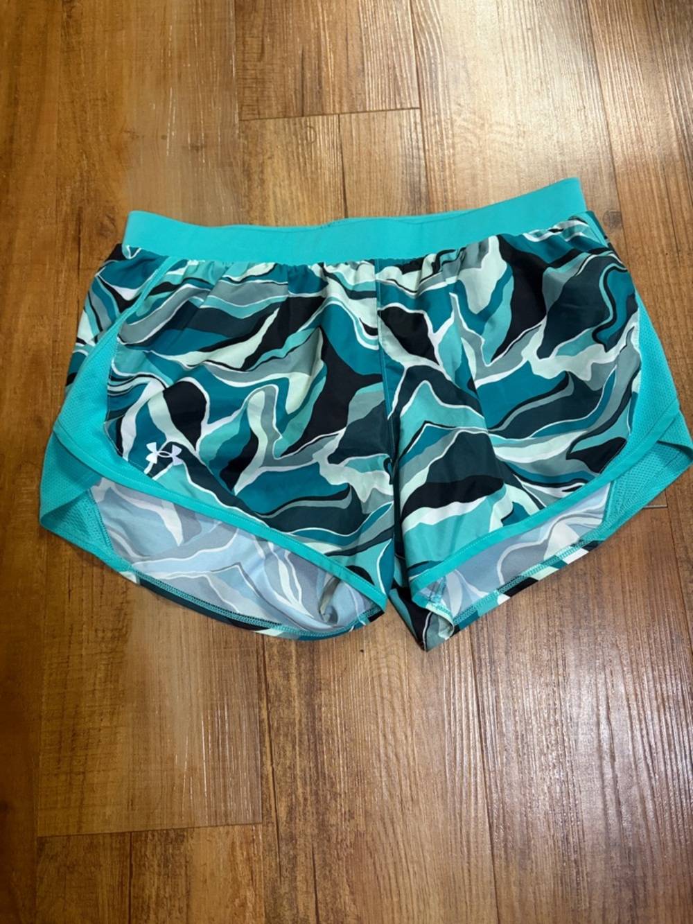 Under Armour Women's Teal Camouflage Athletic Shorts size large
